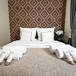 Welcoming Apartment Near The Louvre