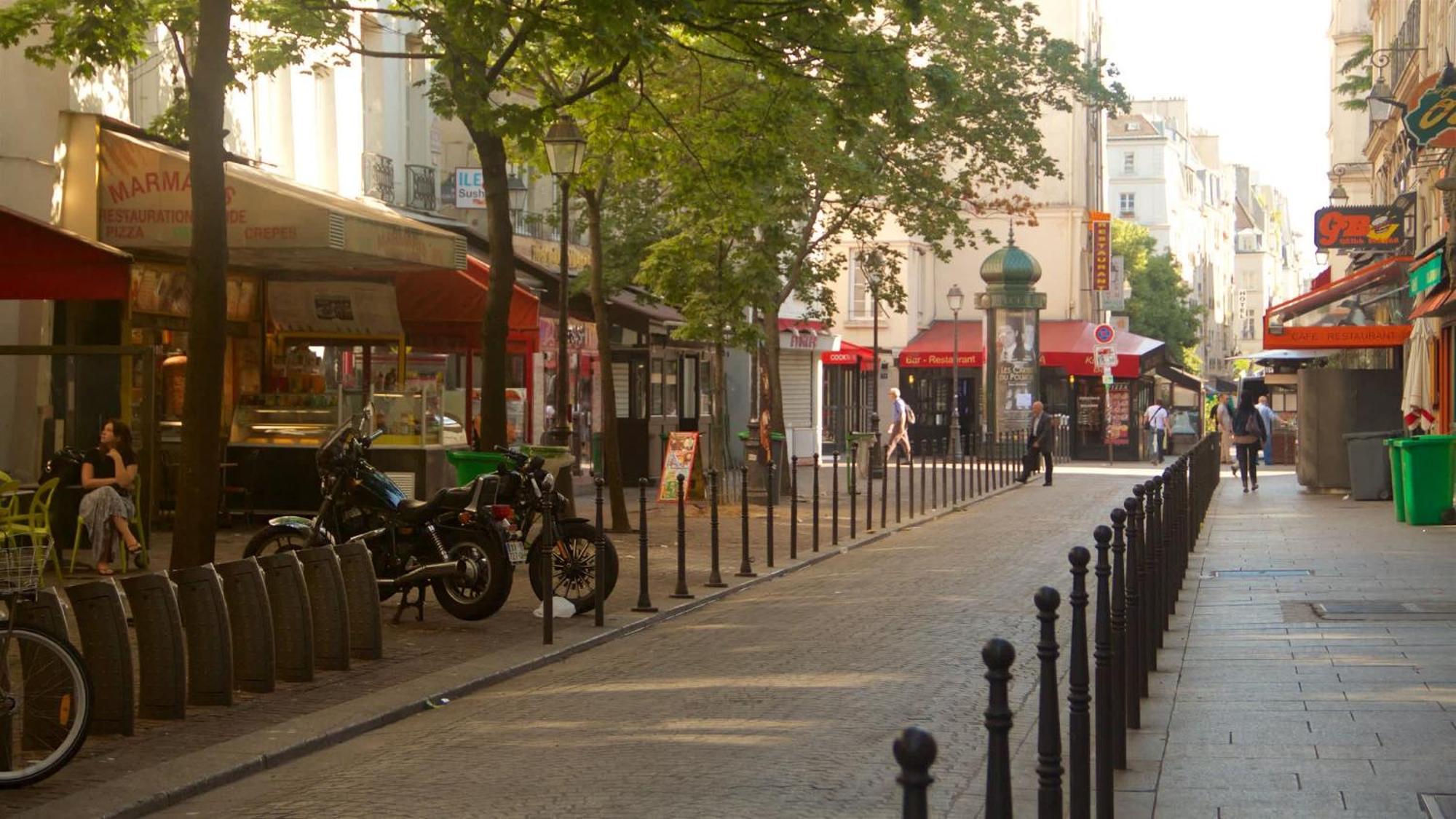 Welcoming Near The Louvre Parigi